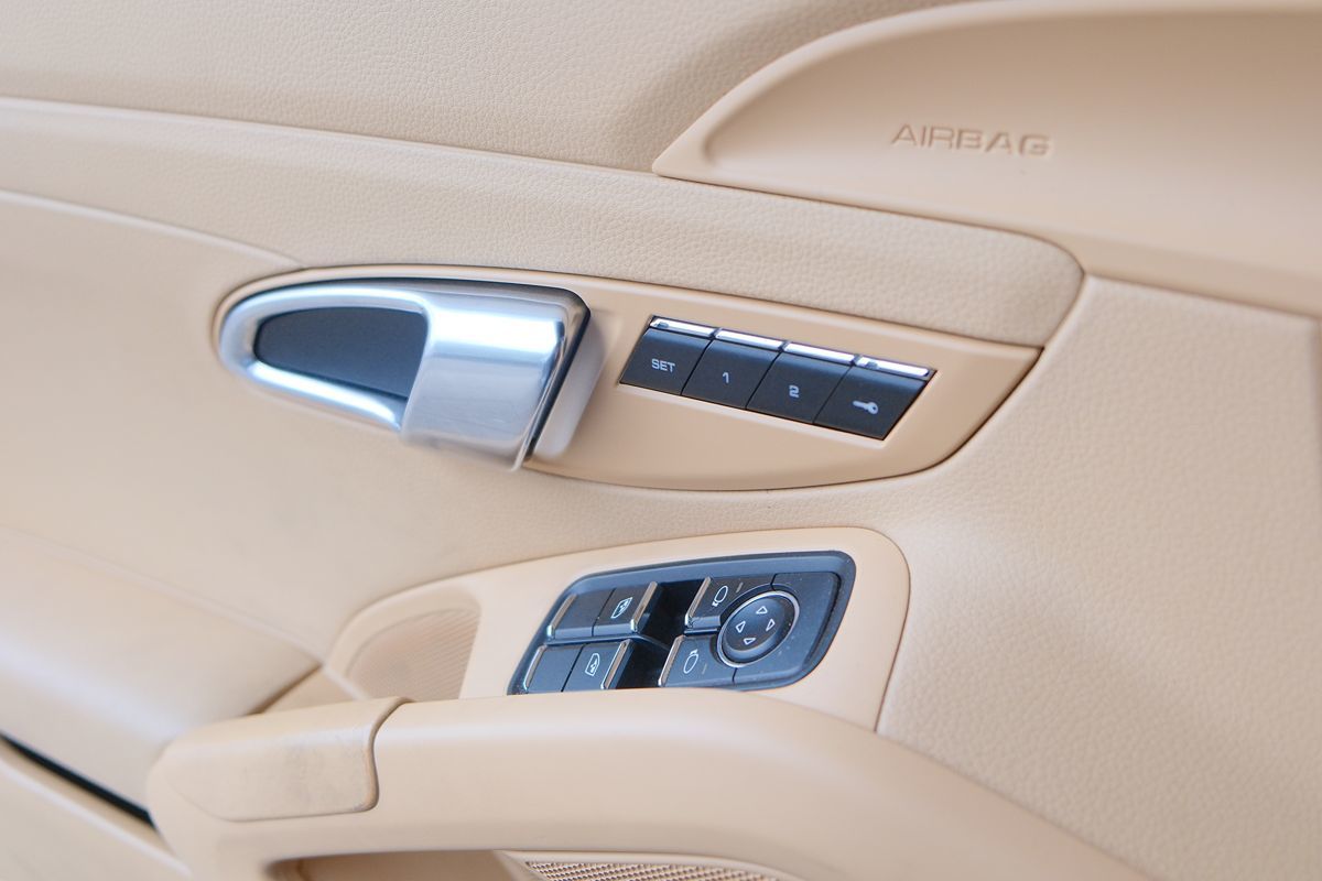 2015 Porsche Cayman photo 11