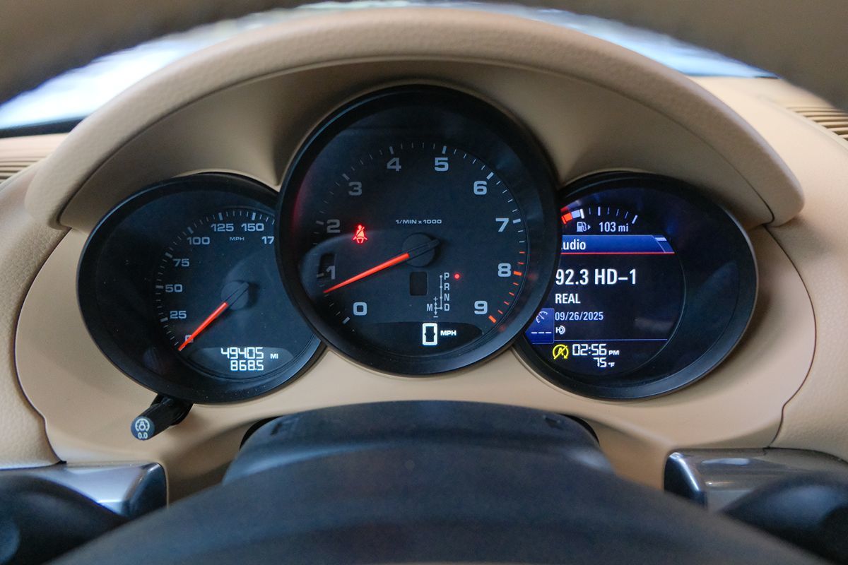 2015 Porsche Cayman photo 16