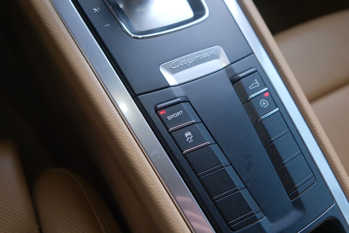 2015 Porsche Cayman photo 21