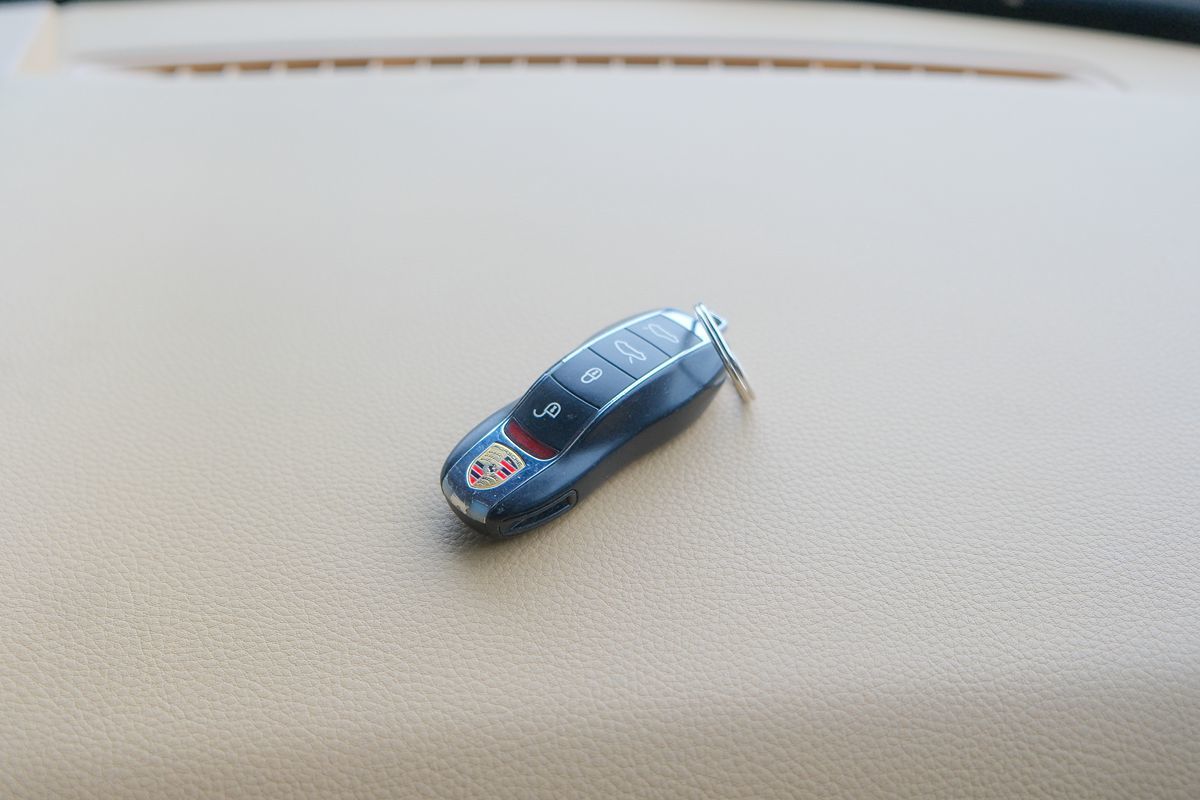 2015 Porsche Cayman photo 9