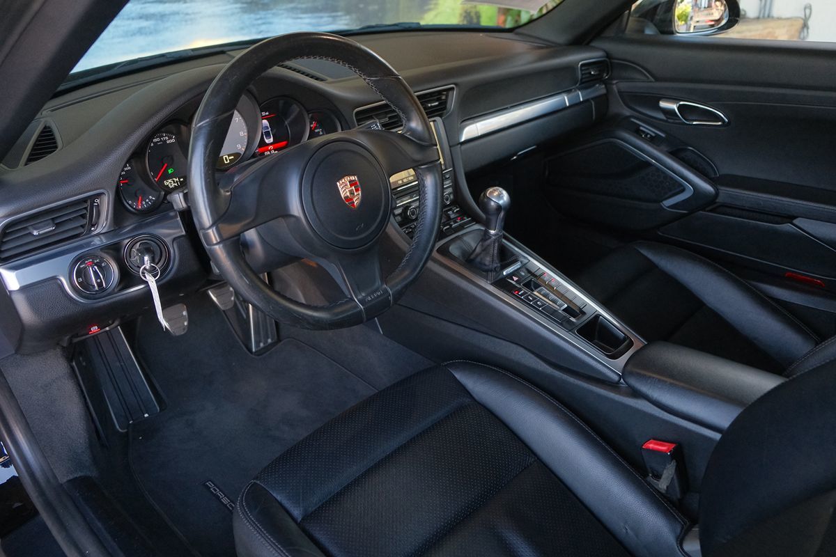 2014 Porsche 911 4S photo 13