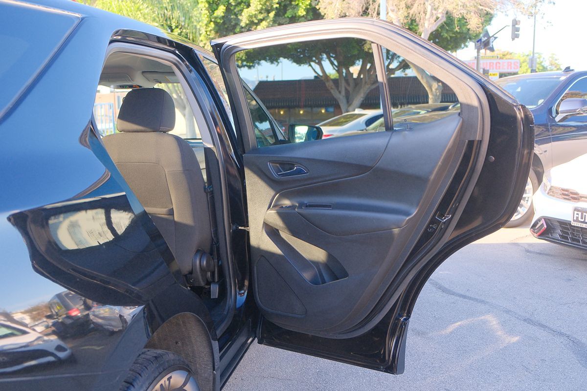 2020 Chevrolet Equinox LT photo 25