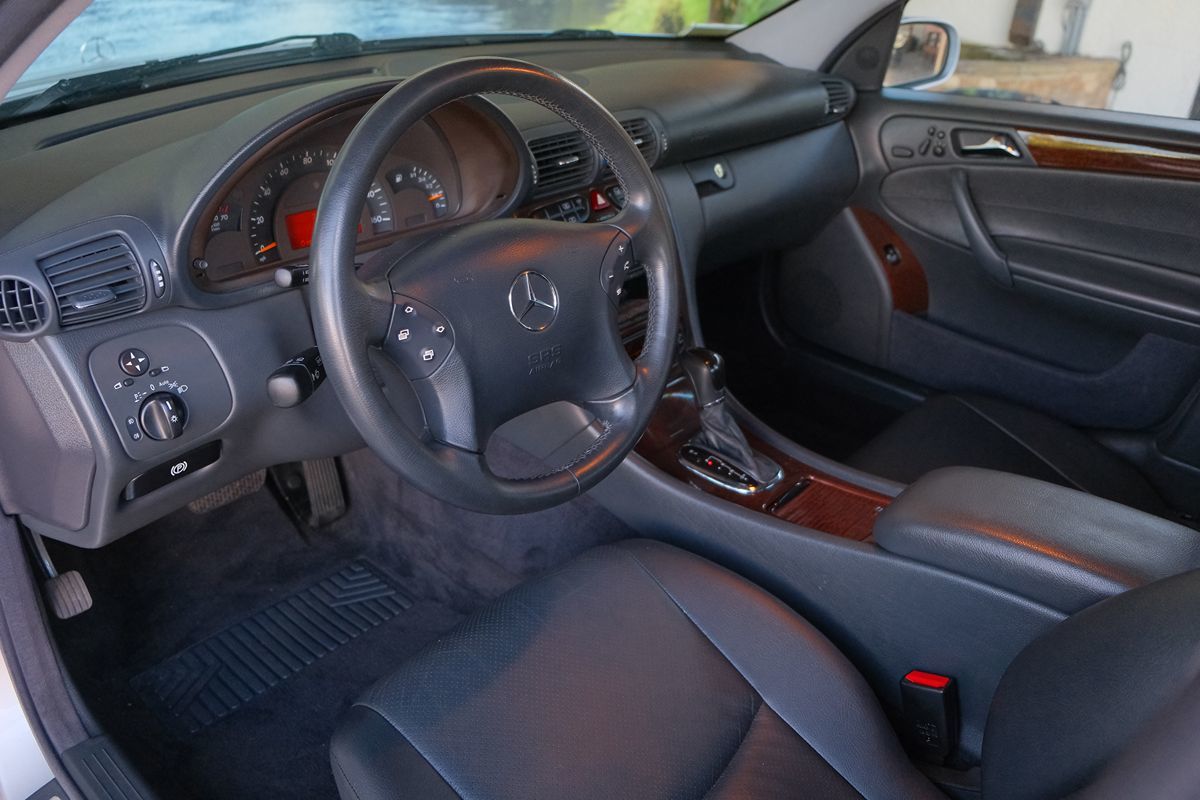 2002 Mercedes Benz C 320 photo 12