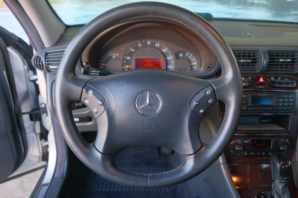 2002 Mercedes Benz C 320 photo 13