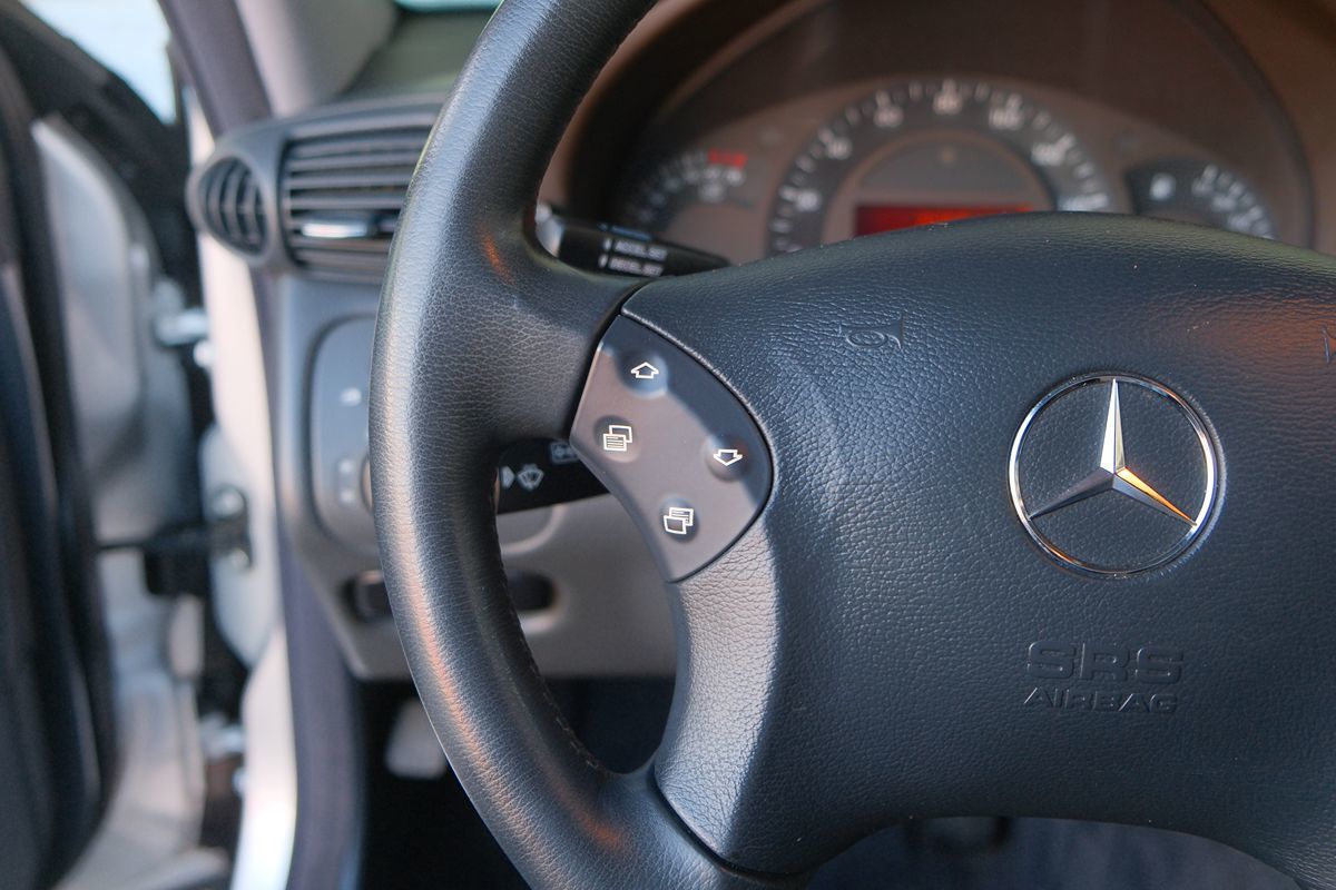 2002 Mercedes Benz C 320 photo 15