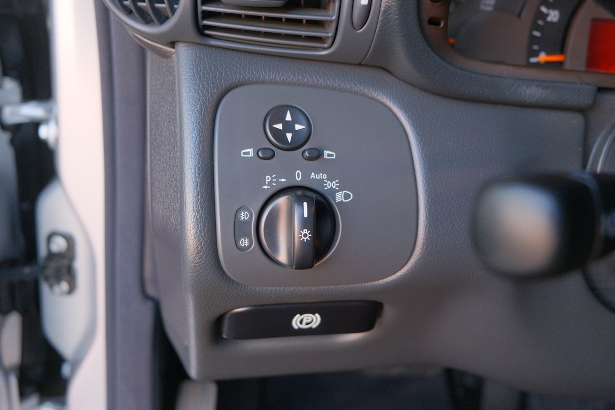 2002 Mercedes Benz C 320 photo 11