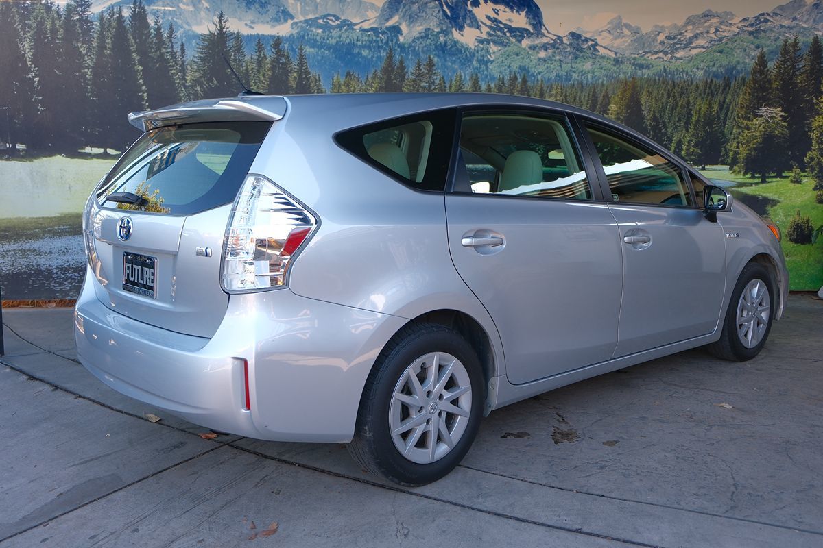 2013 Toyota Prius V Three photo 6