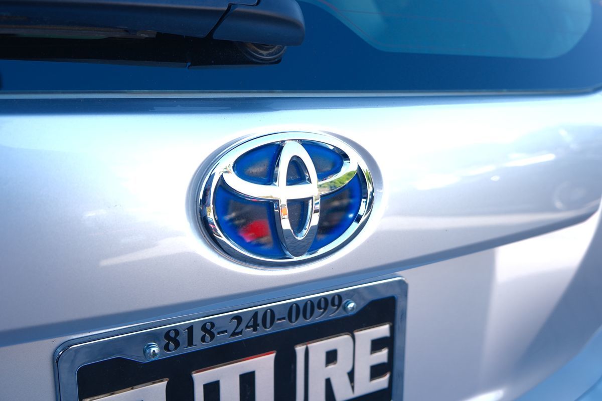 2013 Toyota Prius V Three photo 43