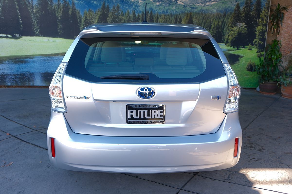 2013 Toyota Prius V Three photo 5