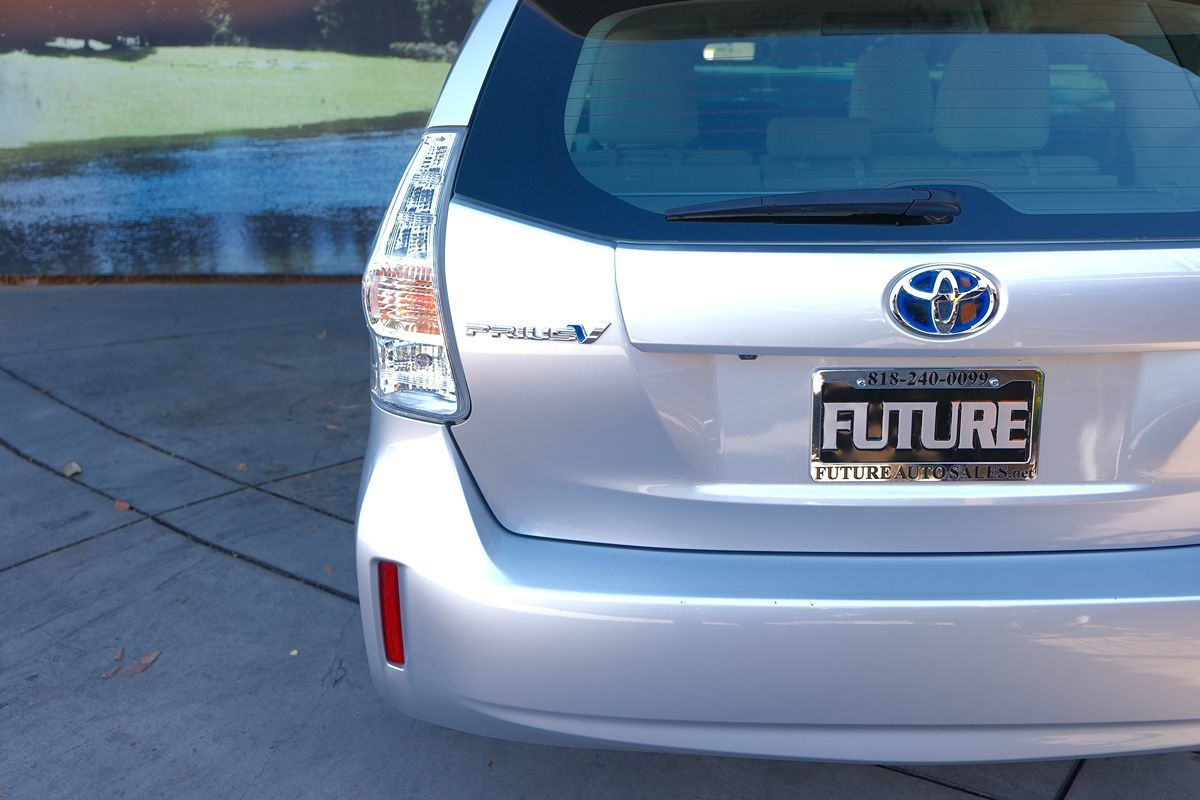 2013 Toyota Prius V Three photo 34