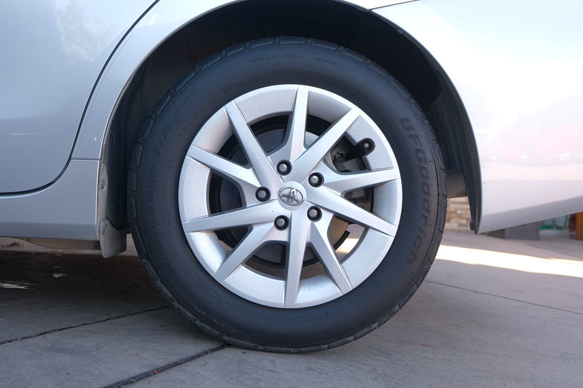 2013 Toyota Prius V Three photo 38