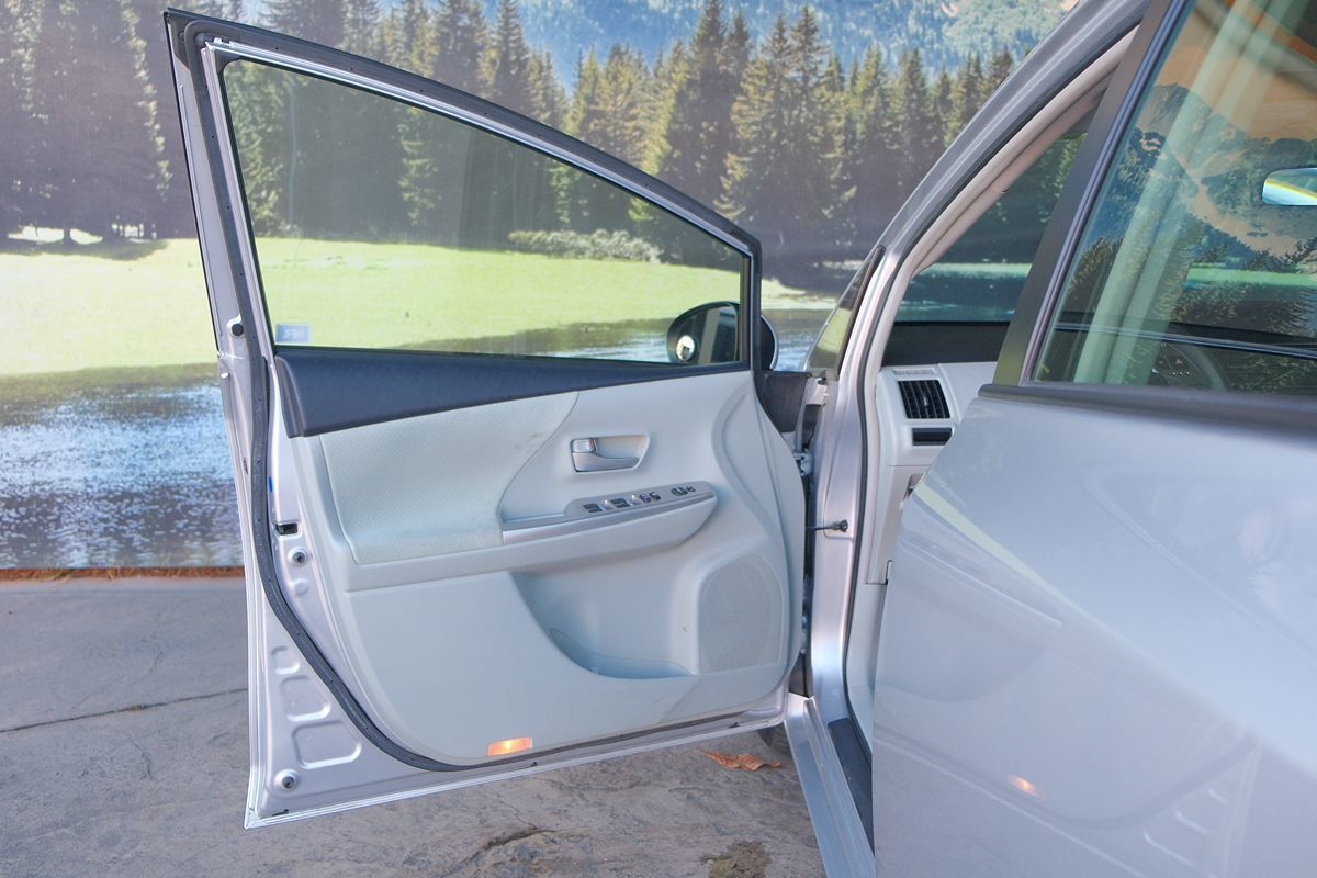 2013 Toyota Prius V Three photo 10