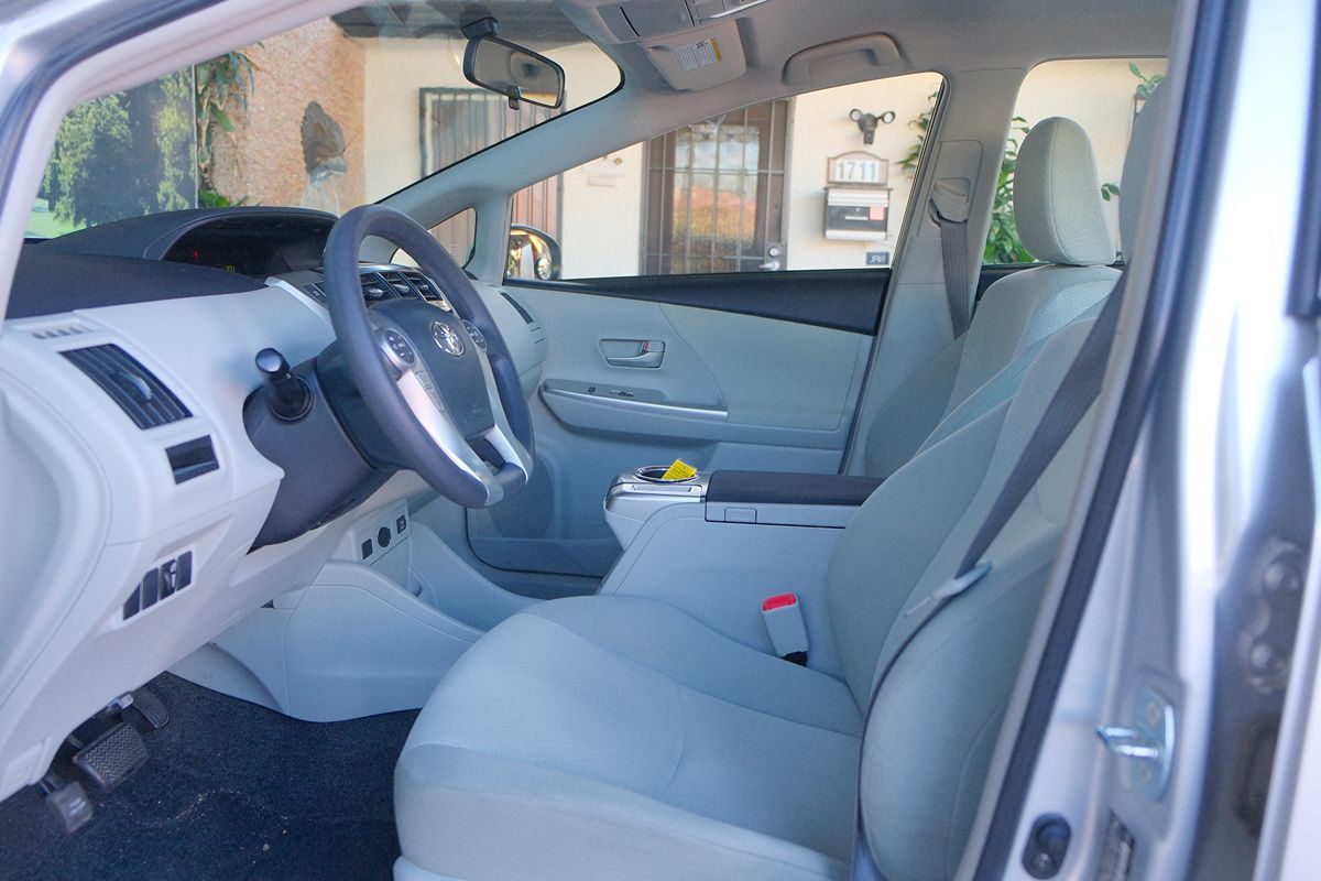 2013 Toyota Prius V Three photo 11