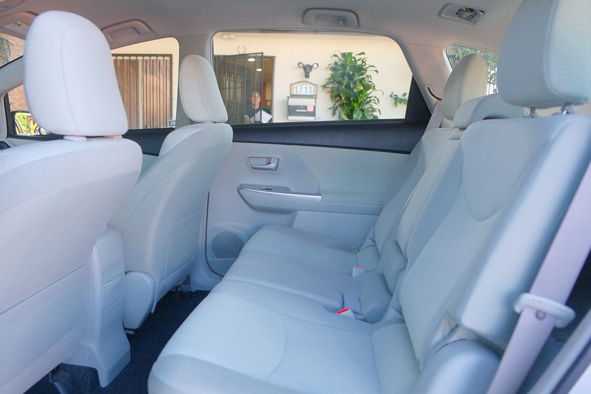 2013 Toyota Prius V Three photo 32