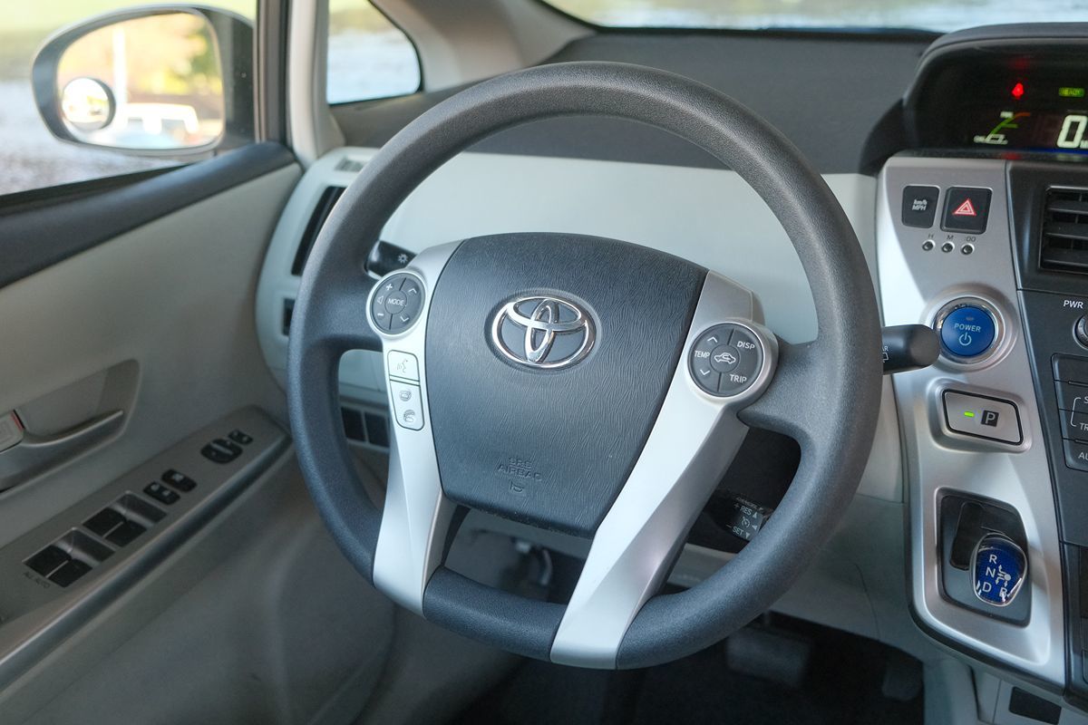 2013 Toyota Prius V Three photo 49