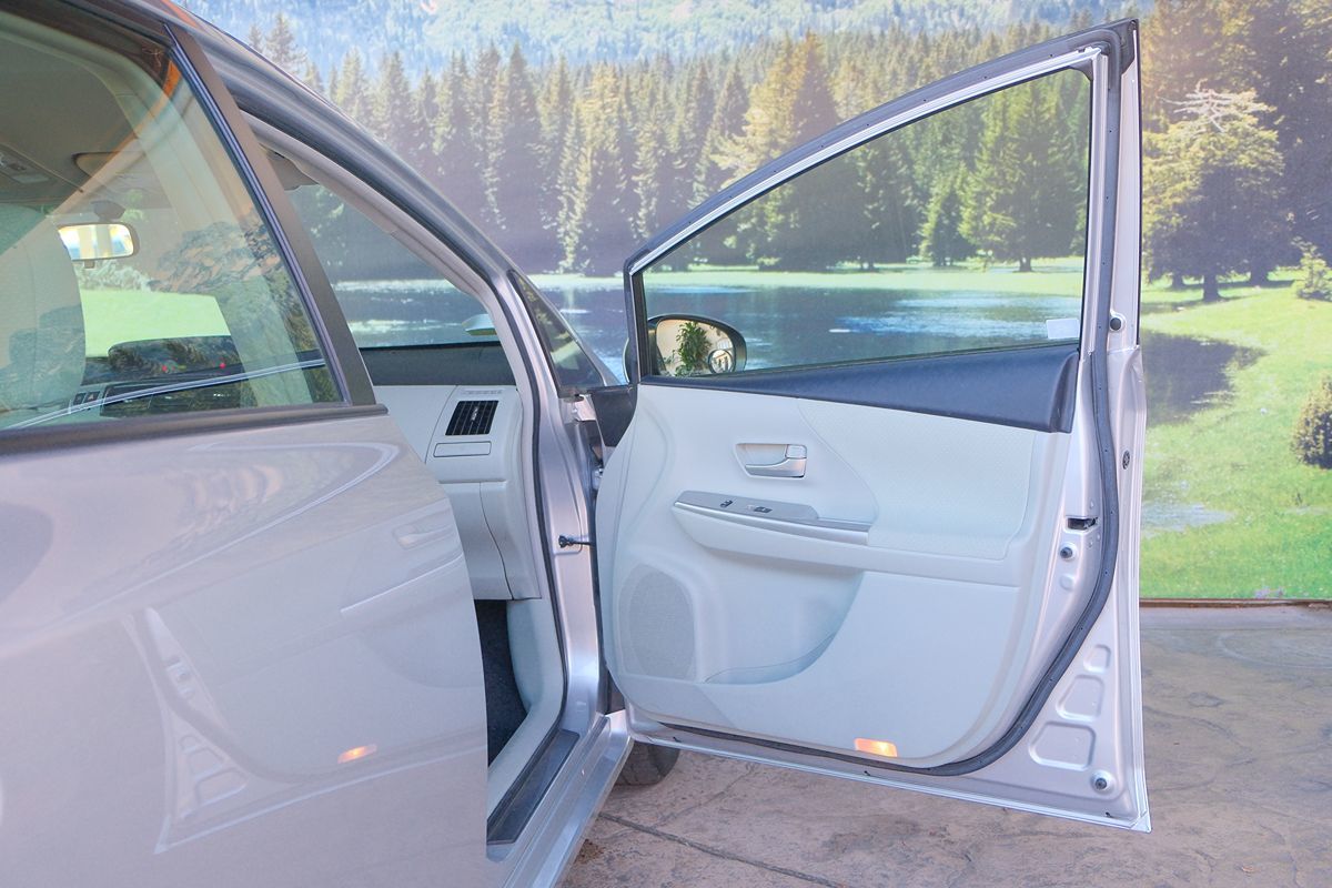 2013 Toyota Prius V Three photo 29