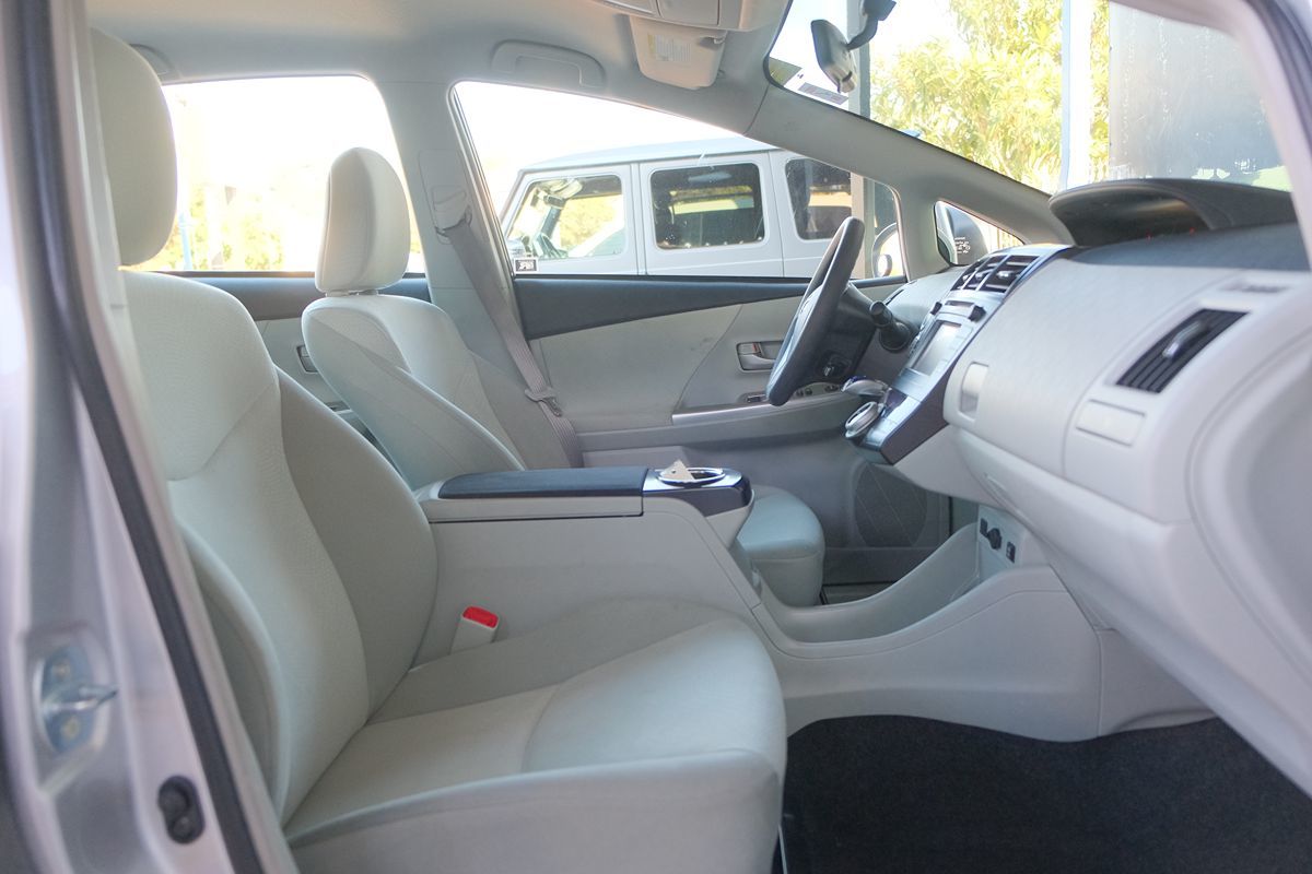 2013 Toyota Prius V Three photo 28