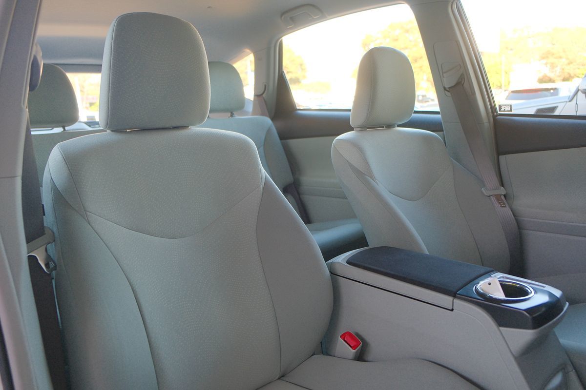 2013 Toyota Prius V Three photo 27