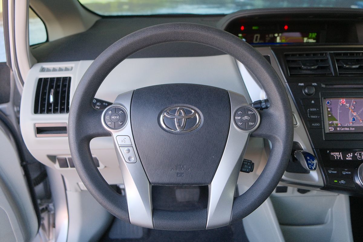 2013 Toyota Prius V Three photo 13