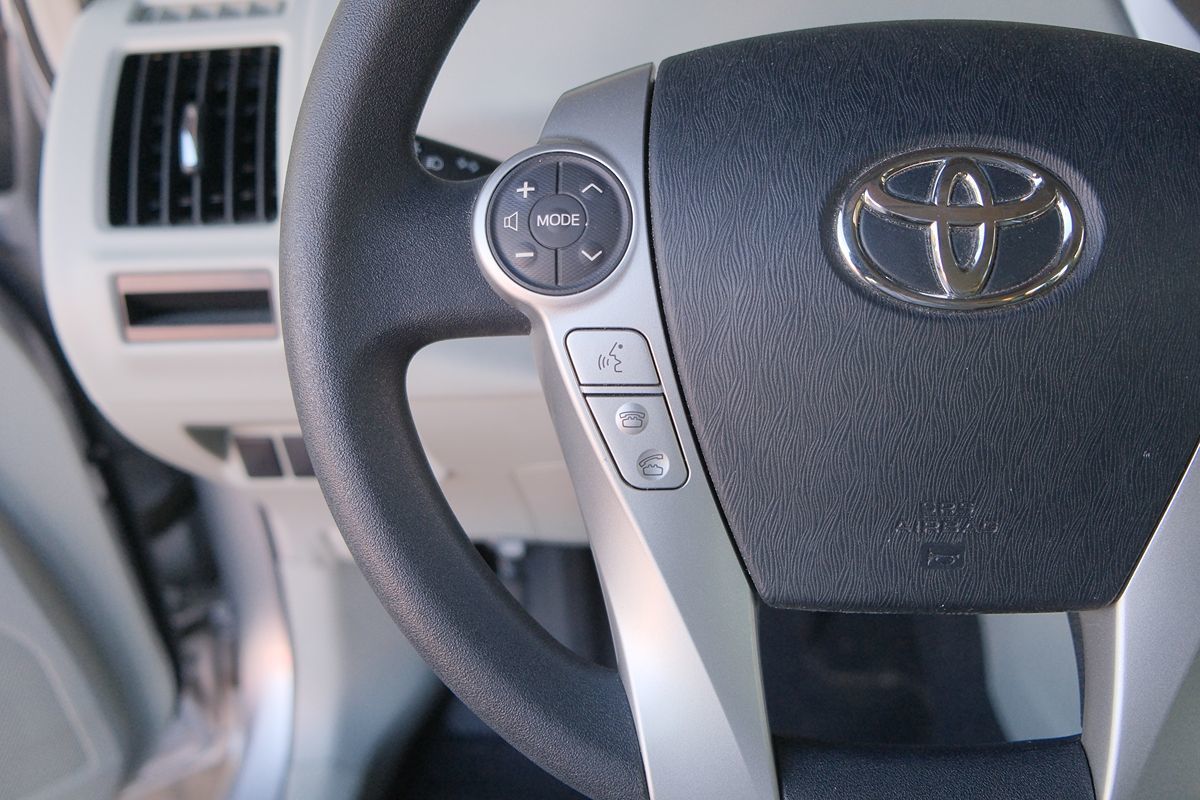 2013 Toyota Prius V Three photo 14