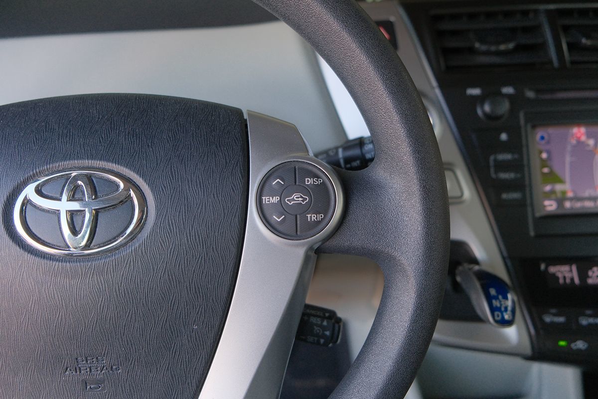 2013 Toyota Prius V Three photo 15