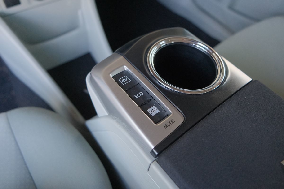 2013 Toyota Prius V Three photo 25
