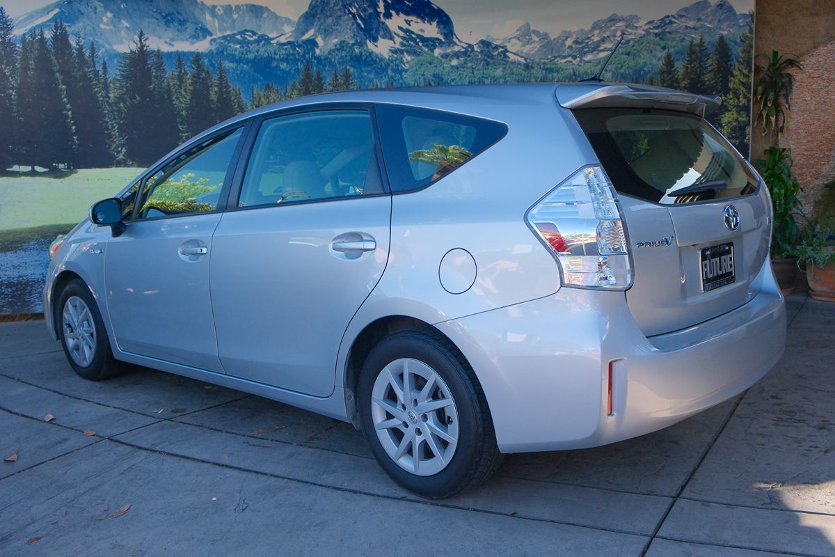 2013 Toyota Prius V Three photo 4