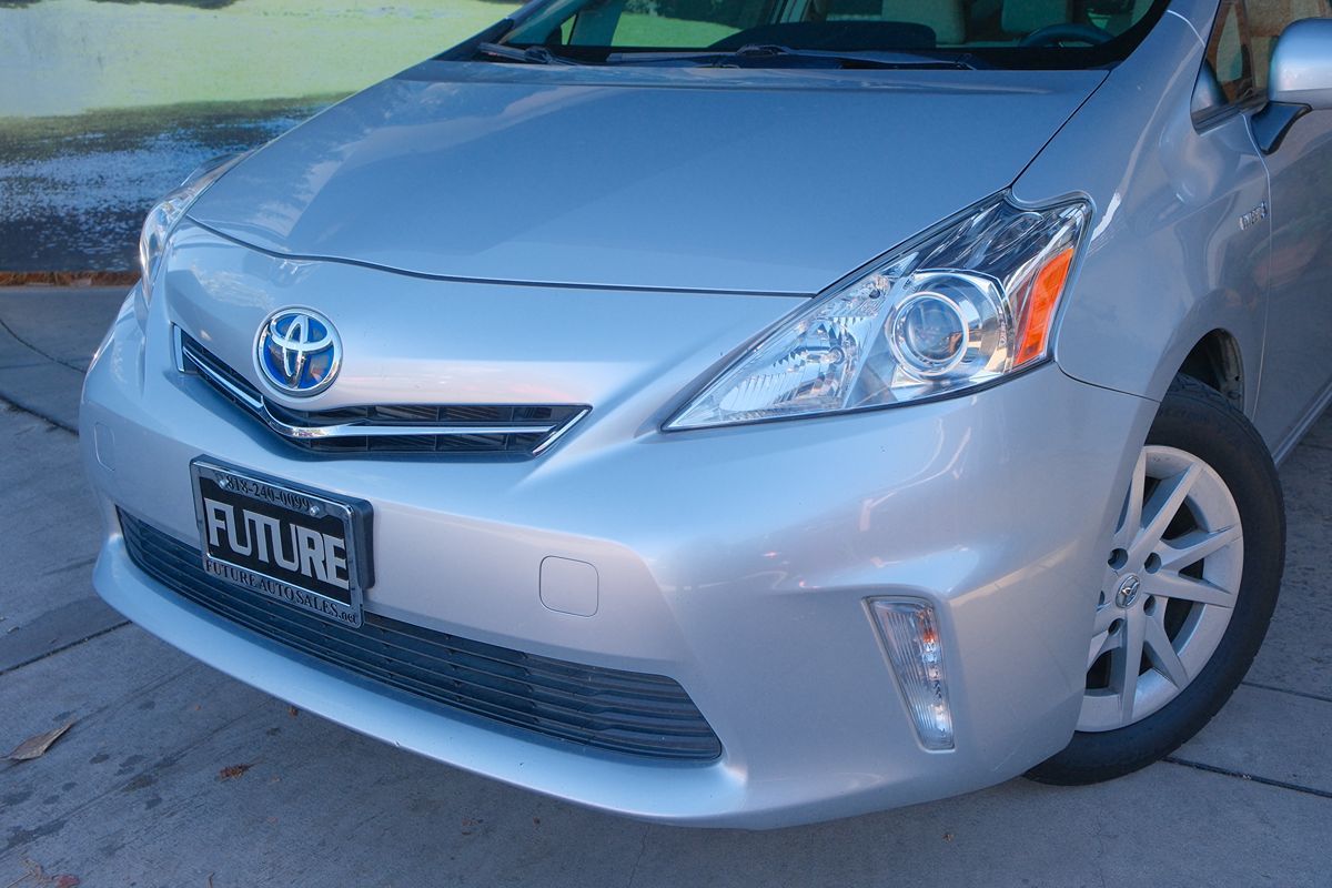 2013 Toyota Prius V Three photo 8