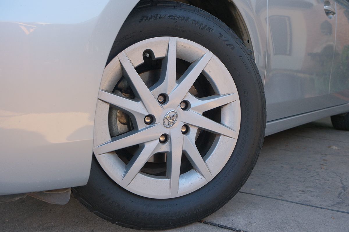 2013 Toyota Prius V Three photo 46
