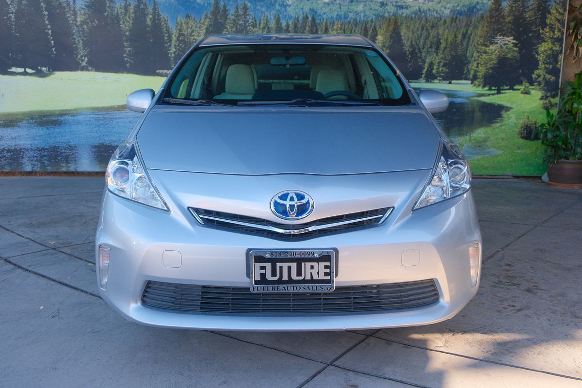 2013 Toyota Prius V Three photo 2