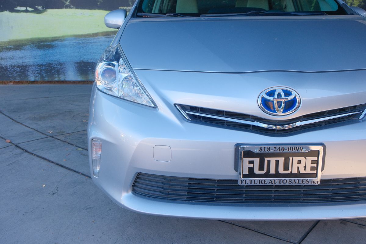 2013 Toyota Prius V Three photo 40