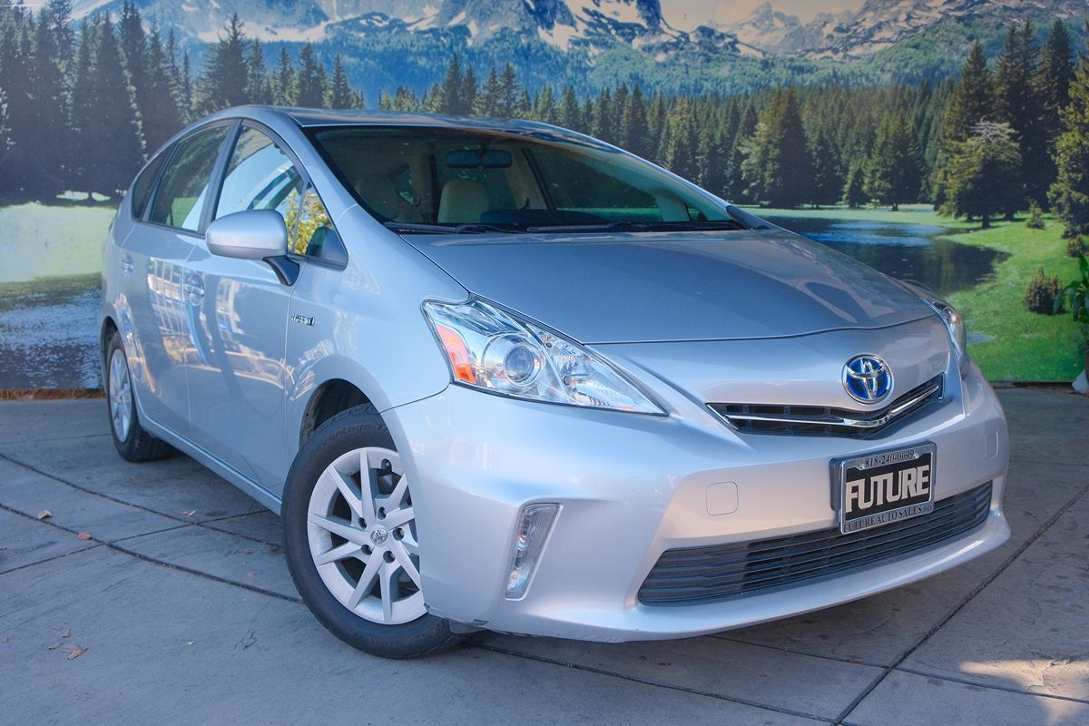 2013 Toyota Prius V Three photo 3