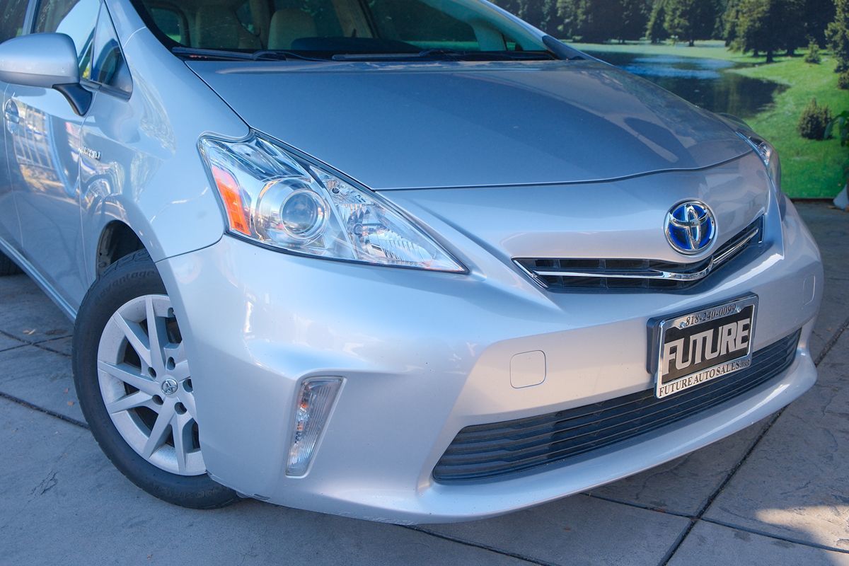 2013 Toyota Prius V Three photo 7