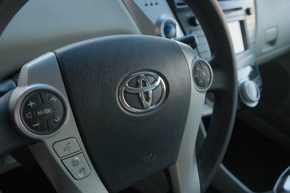 2013 Toyota Prius V Three photo 48
