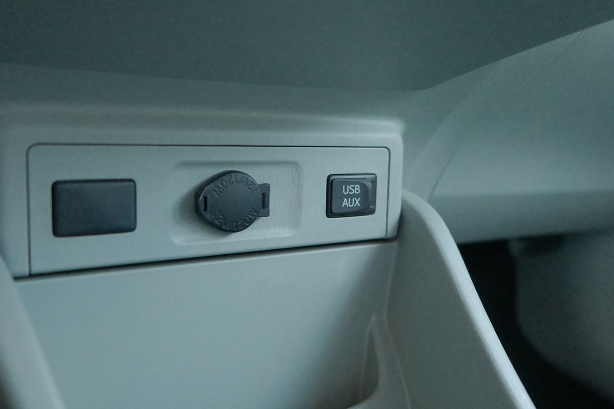 2013 Toyota Prius V Three photo 24