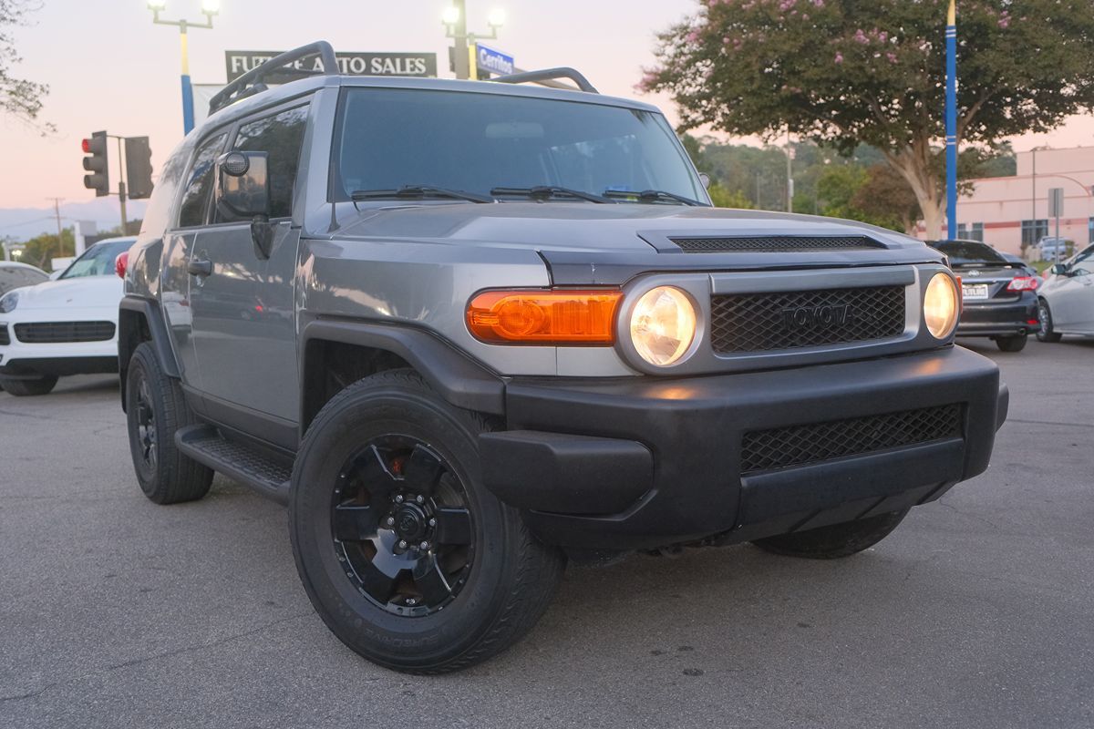 2010 Toyota FJ Cruiser Base photo 2