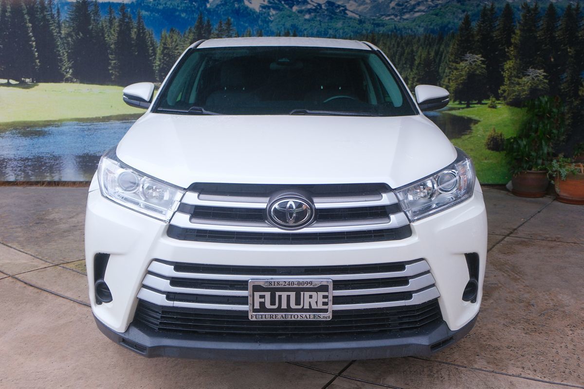 2017 Toyota Highlander LE Plus photo 2