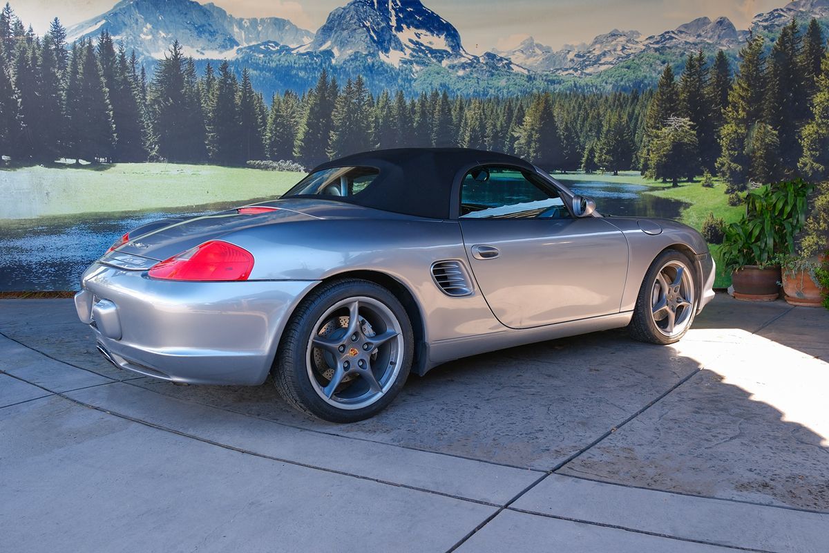 View vehicle photo 6