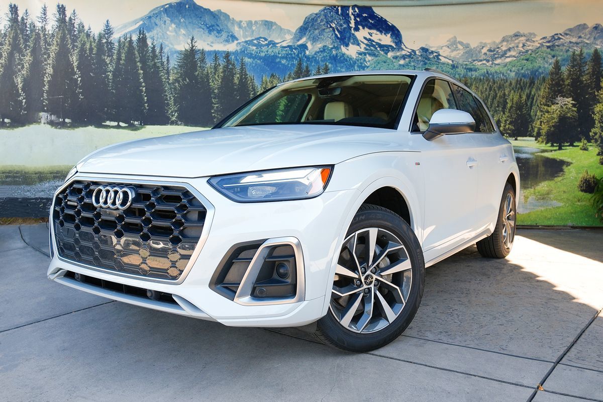 2023 Audi Q5 45 Premium Plus's photo
