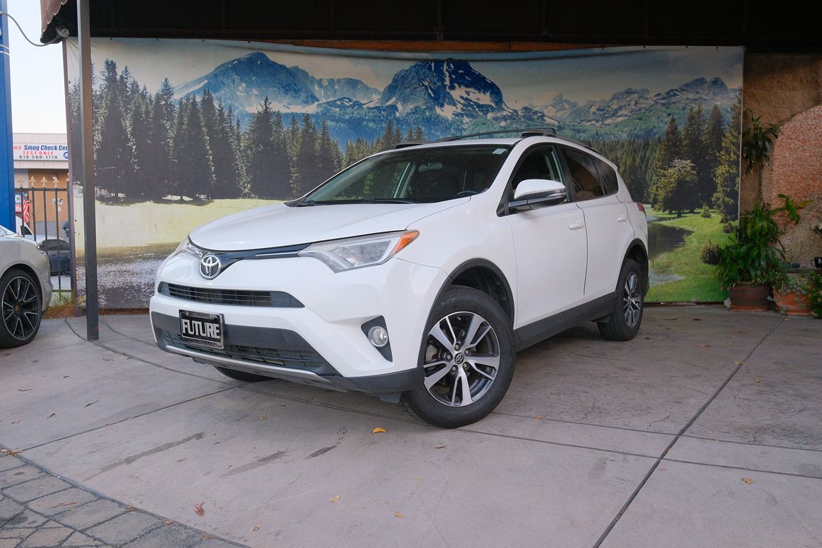 2016 Toyota RAV4 XLE's photo
