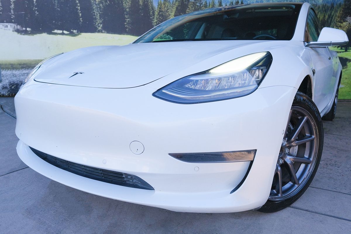 Tesla Model 3 photo 7