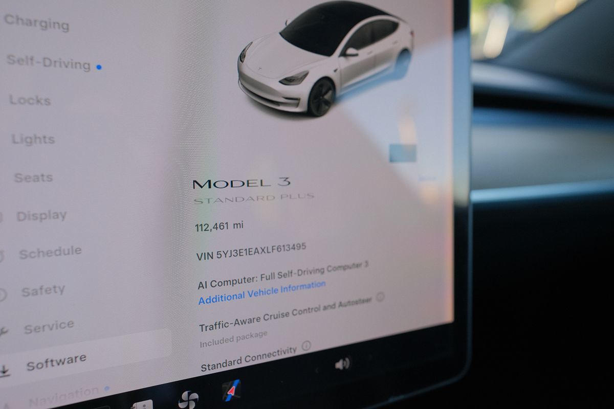 Tesla Model 3 photo 9