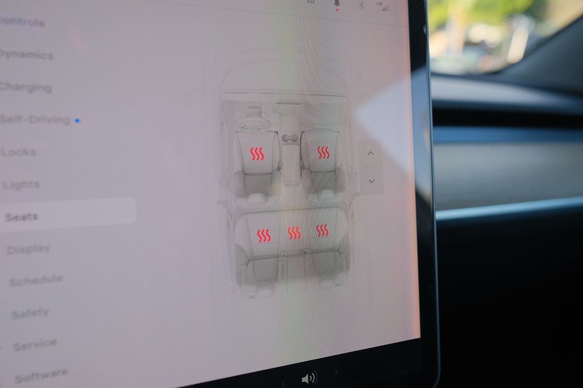 Tesla Model 3 photo 19