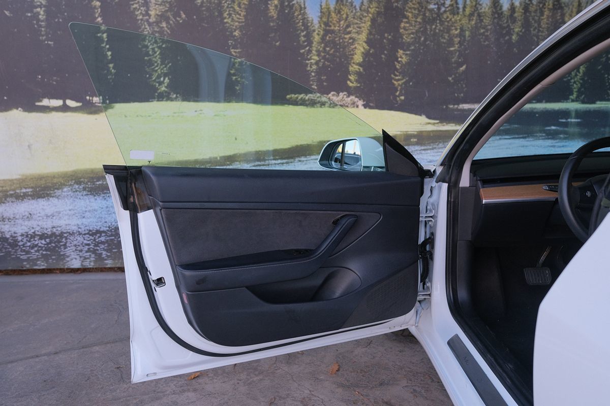 Tesla Model 3 photo 10