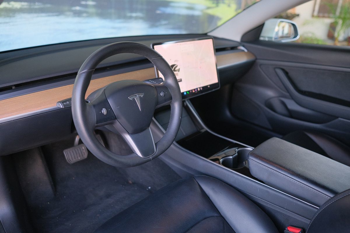 Tesla Model 3 photo 12