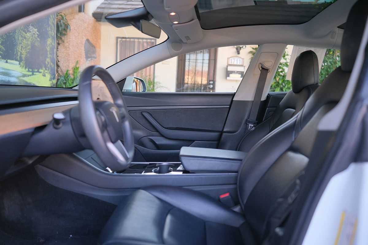 Tesla Model 3 photo 11