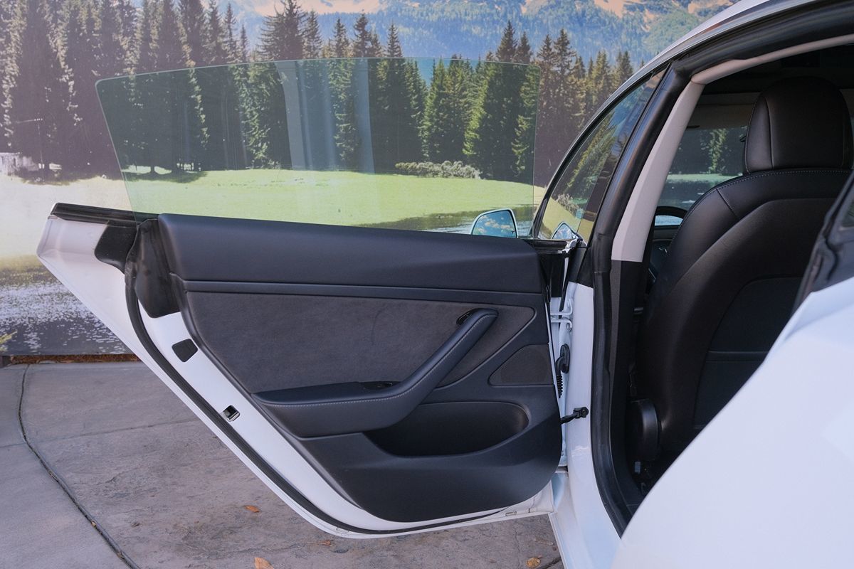Tesla Model 3 photo 28
