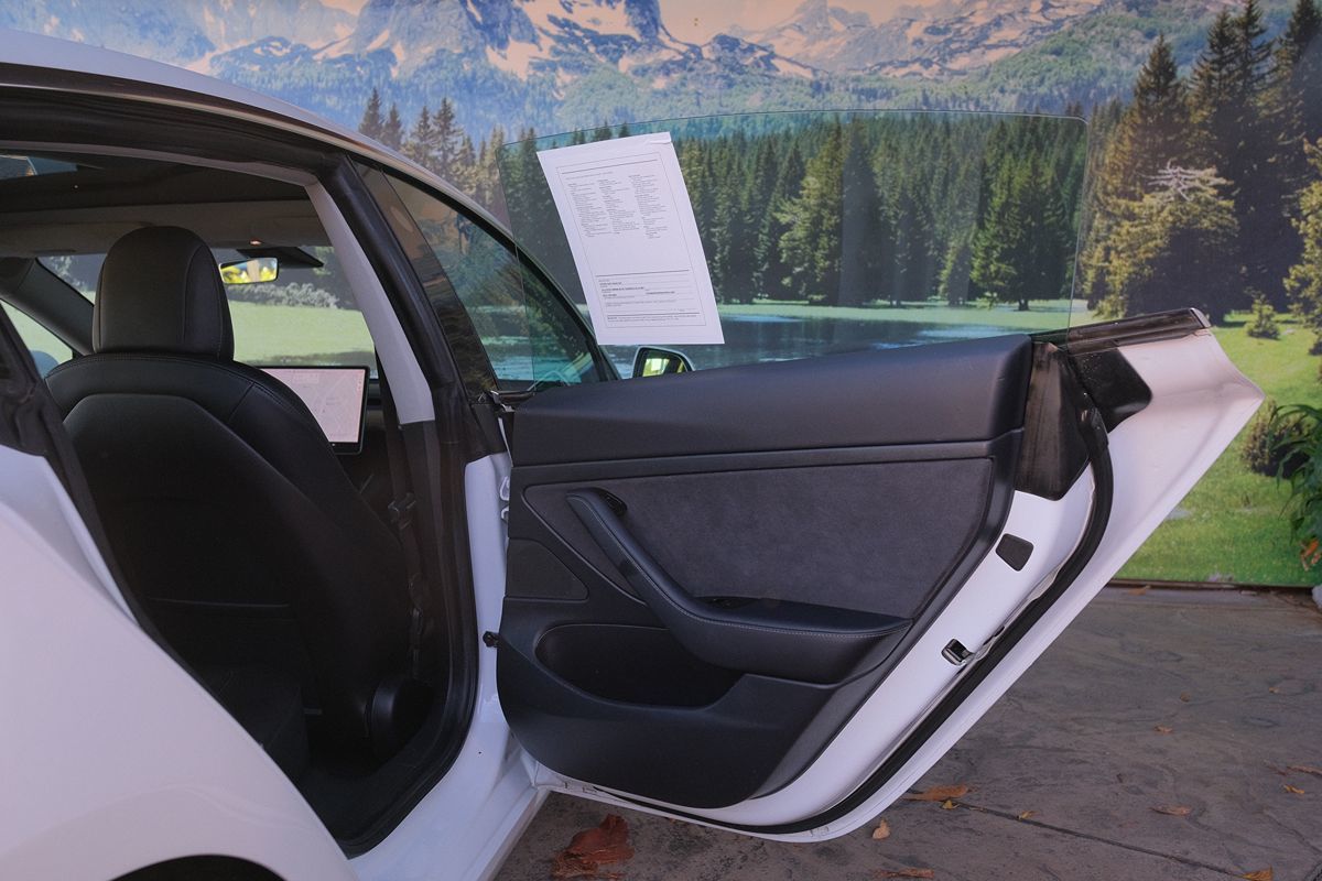 Tesla Model 3 photo 24