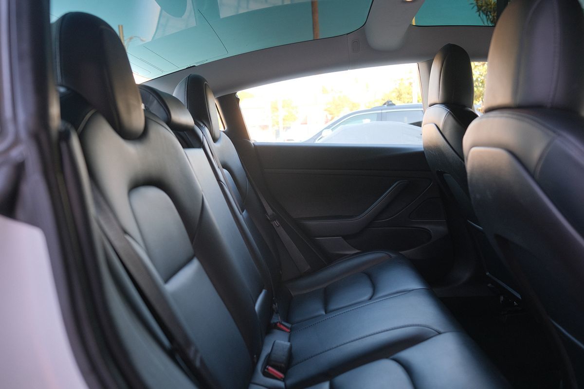 Tesla Model 3 photo 25