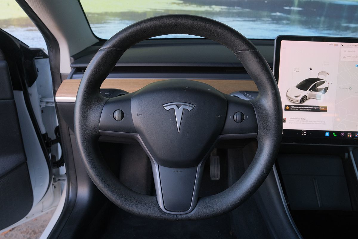 Tesla Model 3 photo 13